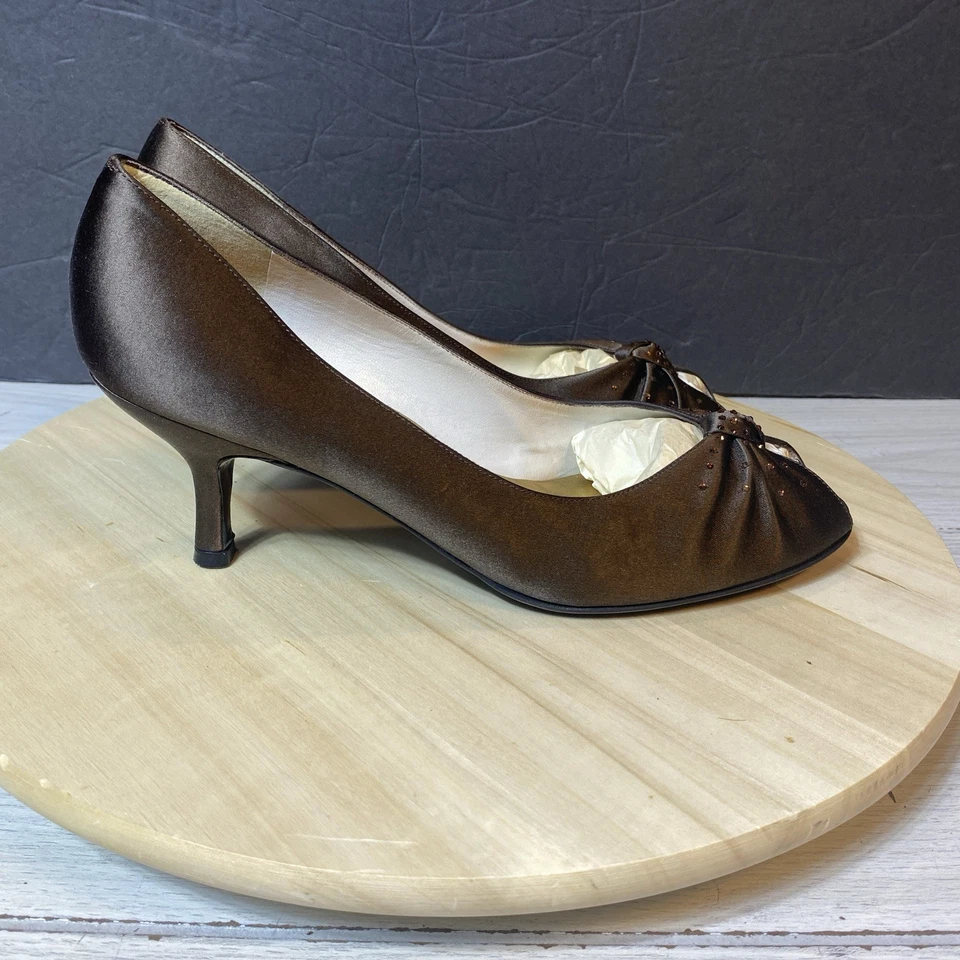 Stuart Weitzman Glotallulah Womens 11 M Satin Peep Toe Crystal Knot Kitten Heels - Image 2 of 4