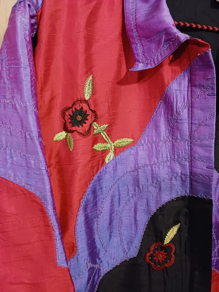 Chico's 女式丝绸夹克,尺寸 3 XL 紫色红色黑色刺绣纽扣西装外套 — 第 3/4 张图片