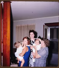 Stereo realist slide - Mom w/two young children at home - VTG Kodachrome #279