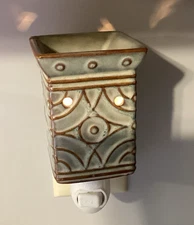 Scentsy Lenore Wall Plug In, Mini Wax Warmer