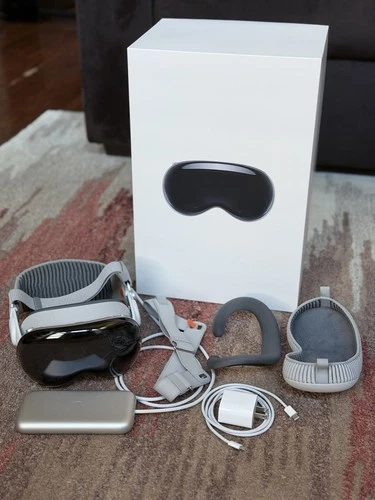 Apple Vision Pro Headset 512GB w/ Light Seal-21W/Dual Loop Band-S - Excellent