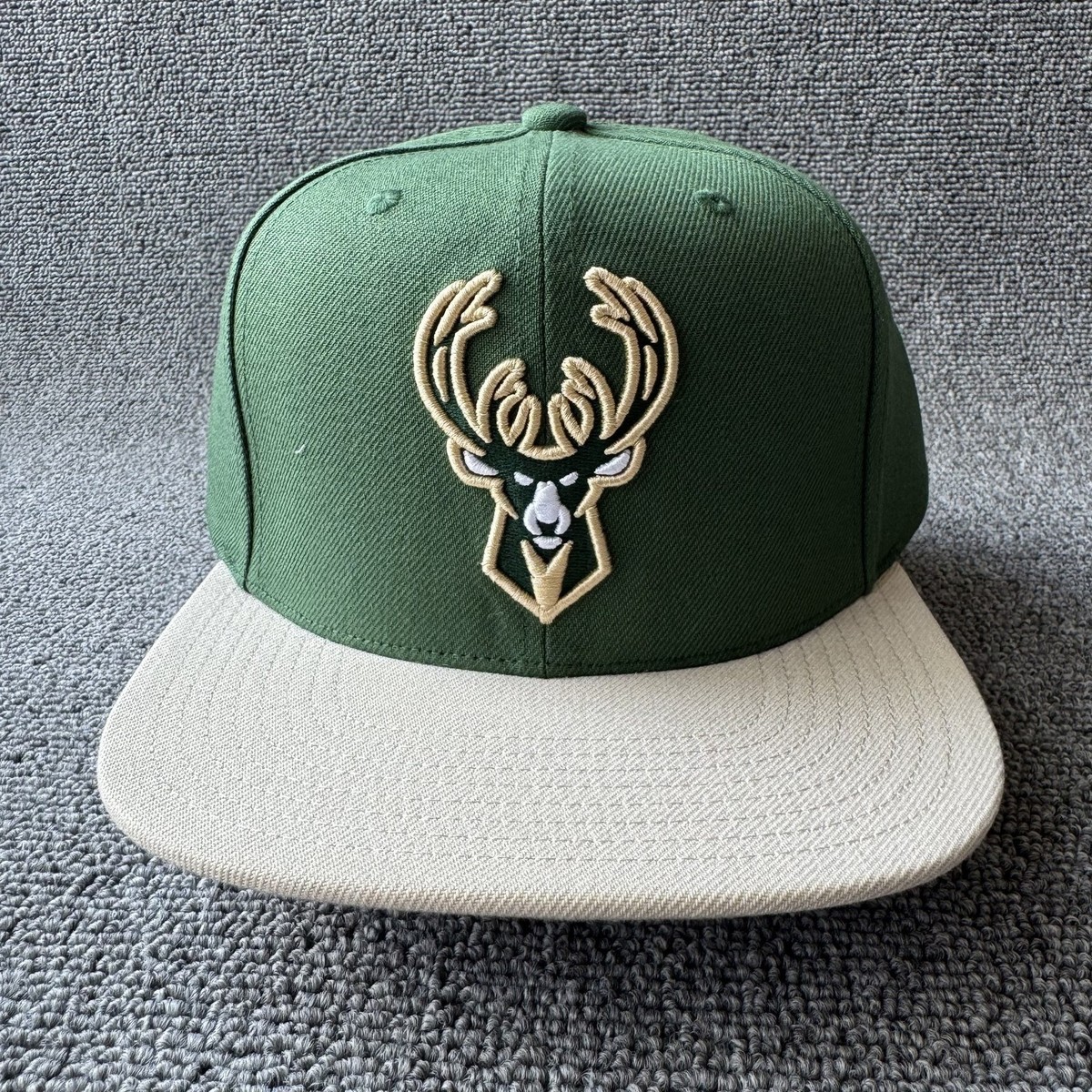 Mitchell & Ness Milwaukee Bucks Snapback Hat Green Cream NBA Retro Cap