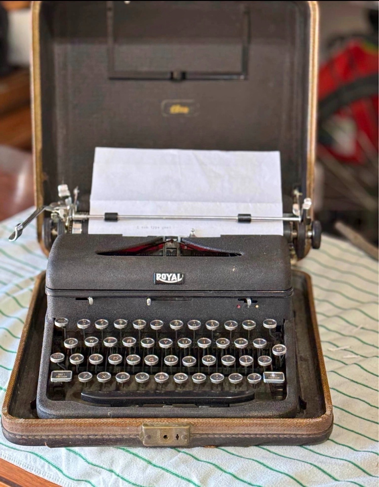 Vintage Royal Quiet De Luxe Portable Typewriter w/ Case Working Black