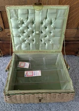 Large Dritz Vtg Wicker Sewing Basket #2580 With Clear Tray Green Satin Renoir