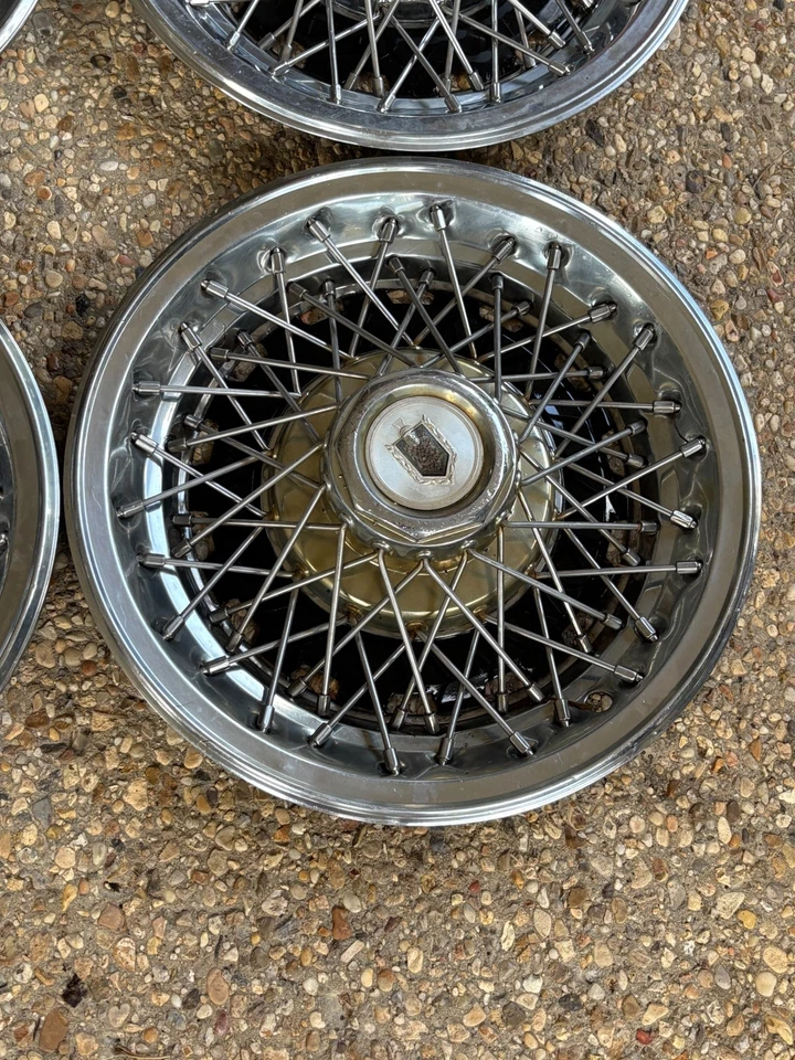 Tapacubos de radios de cable de 14" OEM Chevrolet Monte Carlo años 70-80 Foto 3 de 4