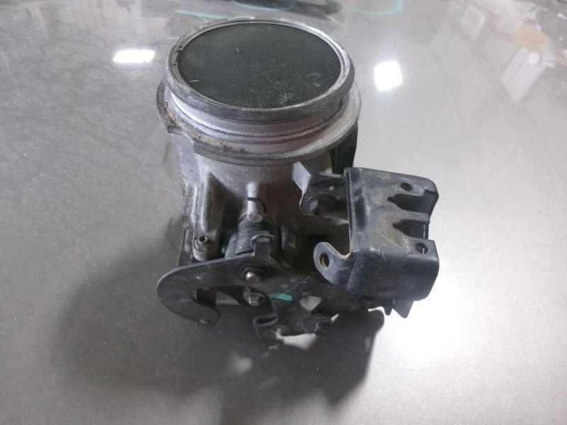 2000-2005 Buick Lesabre  Buick Park Avenue Throttle Body 3.8L Assembly OEM - Image 2 of 4