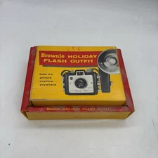 Vintage 1960s Kodak Brownie Holiday Flash Outfit Camera Original Box Not Tested