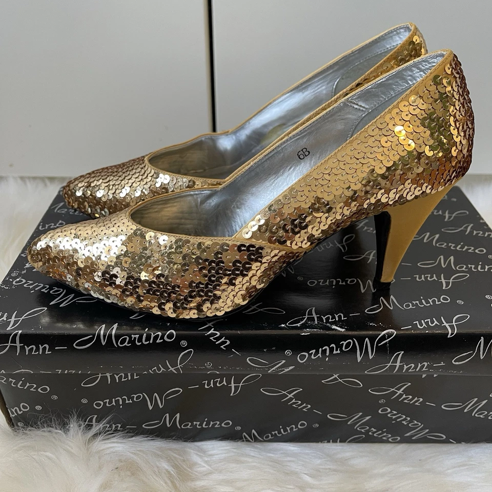 Zapatos de salón vintage Ann Marino de lentejuelas doradas satinadas 6 Vogue hechos en Hong Kong 6B Foto 2 de 4