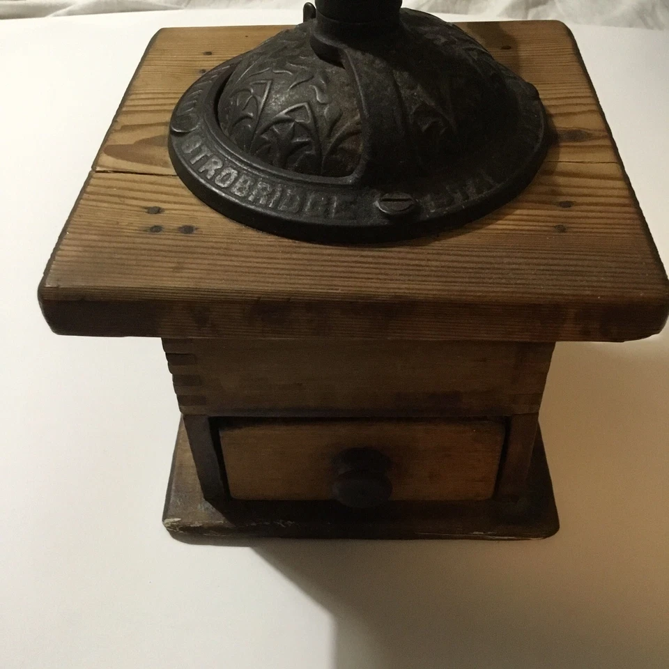 Antique Strobridge & Logan Wood & Cast iron Coffee Grinder Mill 1900 - Image 2 of 4