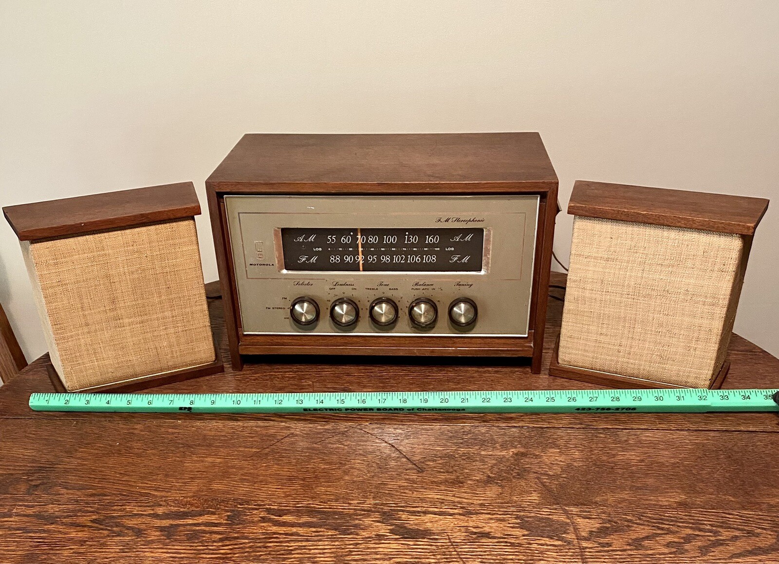 Vintage Motorola B100W FM Stereophonic Radio With Detachable Speakers