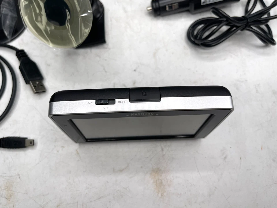 Magellan RoadMate 1440 Black 4.5 Inch Widescreen Portable GPS Navigator PARTS? - Image 3 of 4