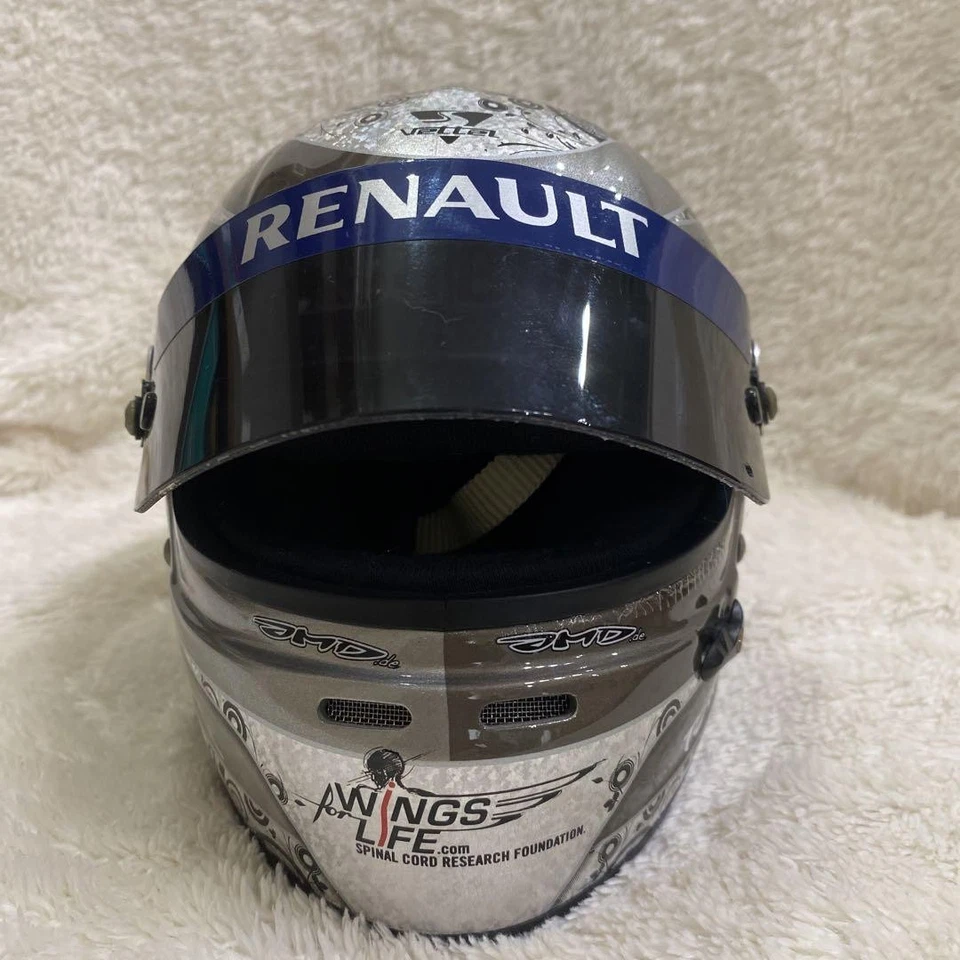 F1 Red Bull 1/2 helmet Sebastian Vettel model - Image 4 of 4