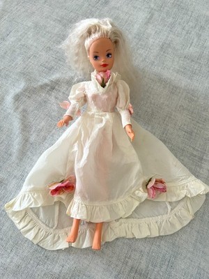ROMANCE AND ROSES HASBRO SINDY 1987