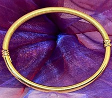 UnoAerre 9ct Yellow Gold Round Hinged Bangle with safety catch