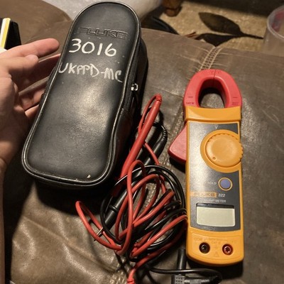Fluke 322 Clamp Meter with Leads and Case