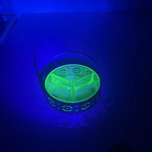 VTG Depression Glass Green Uranium Divided Dish W/Metal Basket 5” Round