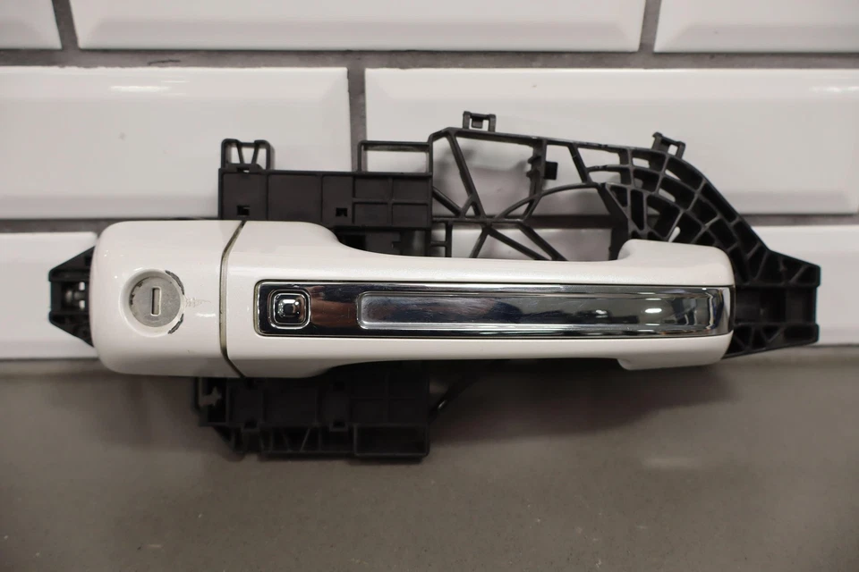 Juego de manijas de puerta Ram 1500 (6 orejetas) 19-24 proximidad marfil blanco tracción trasera/cromo (4) Foto 2 de 4