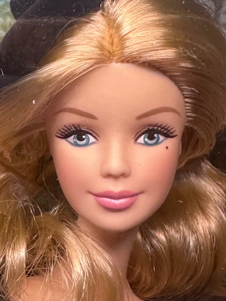 Colección Pasaporte Muñecas del Mundo 2012 “Barbie Francia” #X8420 *Sin usar, en caja original* Foto 2 de 4