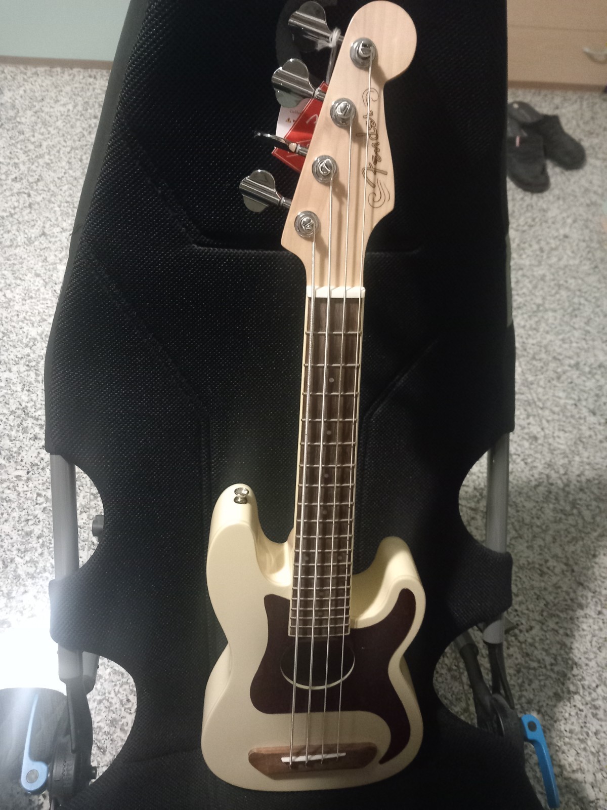 Fender Fullerton Precision Bass® Uke olympic white