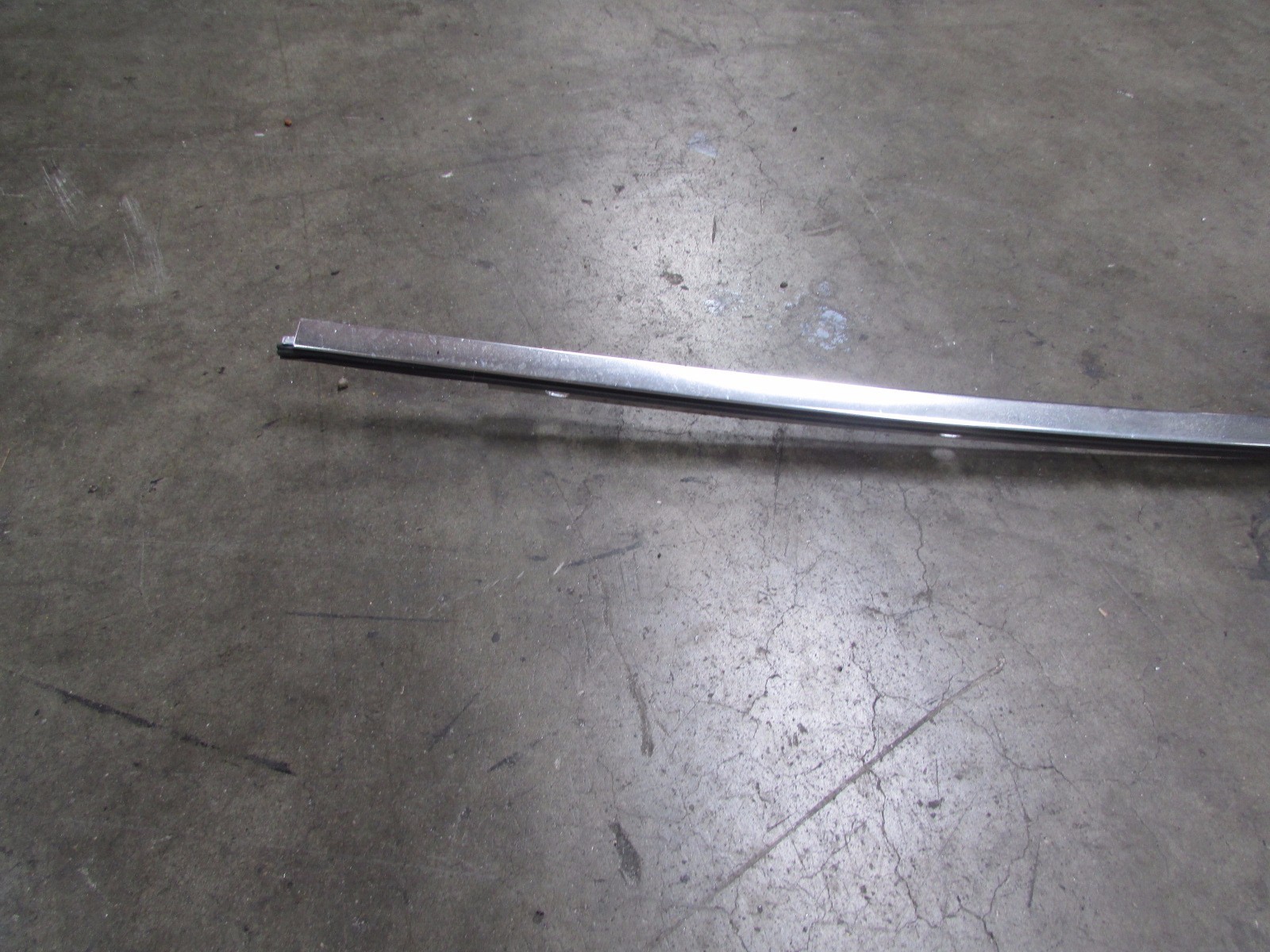 Maserati Granturismo, LH, Left Side Roof Moulding, Used, P/N 980145036