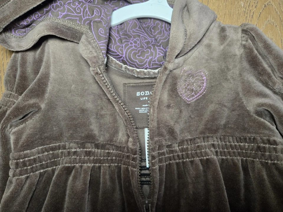 NWT Size 12M Sonoma brown hooded zip up jacket w/ heart New - Imagem 2 de 3