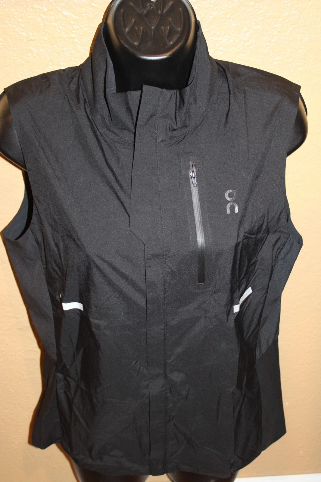New On Cloud Weather Running Lightweight Vest Black Reflective Size Medium M