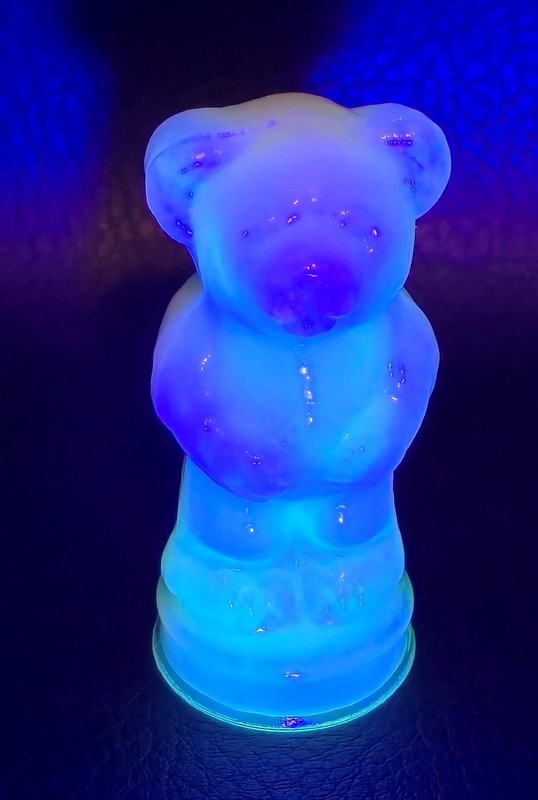 Boyd's Crystal Art Glass ANDY THE BEAR #5 MILLENNIUM WHITE 2-14-99 GLOWS NOS