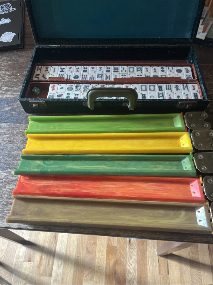 Vtg Bakelite Cardinal Mah Jongg Set 152 Tiles in Case w/ 5 Racks - Image 3 of 4