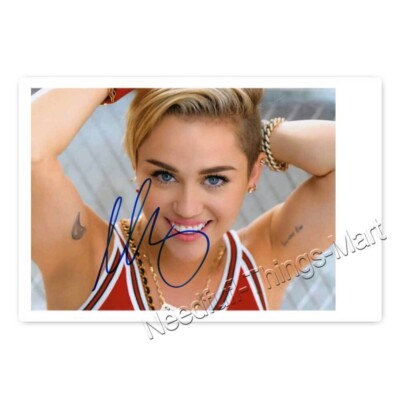 Miley Cyrus bekannt als Hannah Montana -  Autogrammfotokarte [AK4]