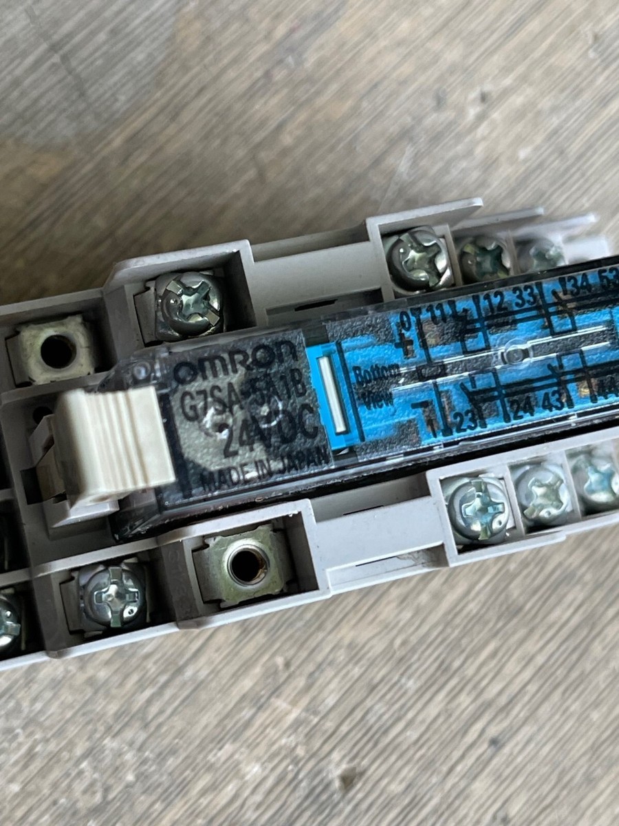 新品未使用　オムロン G7SA-5A1B 20個 P7SA-14F-ND 20個 Omron G7SA-5A1B Safety Relay w/ P7SA-14F-ND Relay Socket, 24V DC