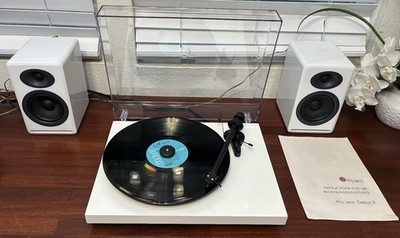 Pro-Ject Debut III Turntable With Ortofon OMB 5E Cartridge