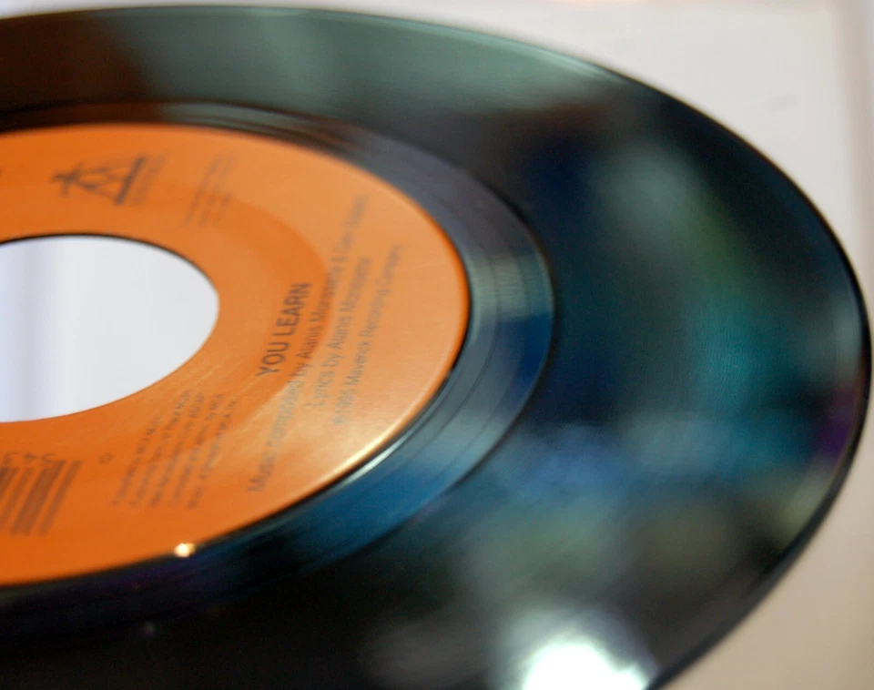 Alanis Morissette - You Learn / You Oughta Know 45 MINT UNPLAYED 1996 Foto 4 de 4