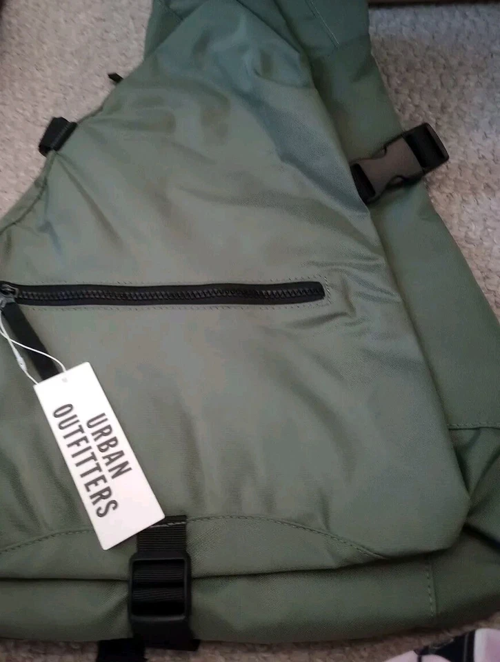 Bolso Bandolera Urban Outfitter Gris 20”x16”x6” con Correa Trasera NUEVO Bolso para Libros Foto 3 de 4