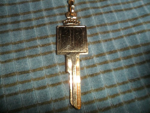 Vintage Gold Plating CHRYSLER Blank Key "C" Ignition Classic Car Gold Key Chain - Picture 2 of 4