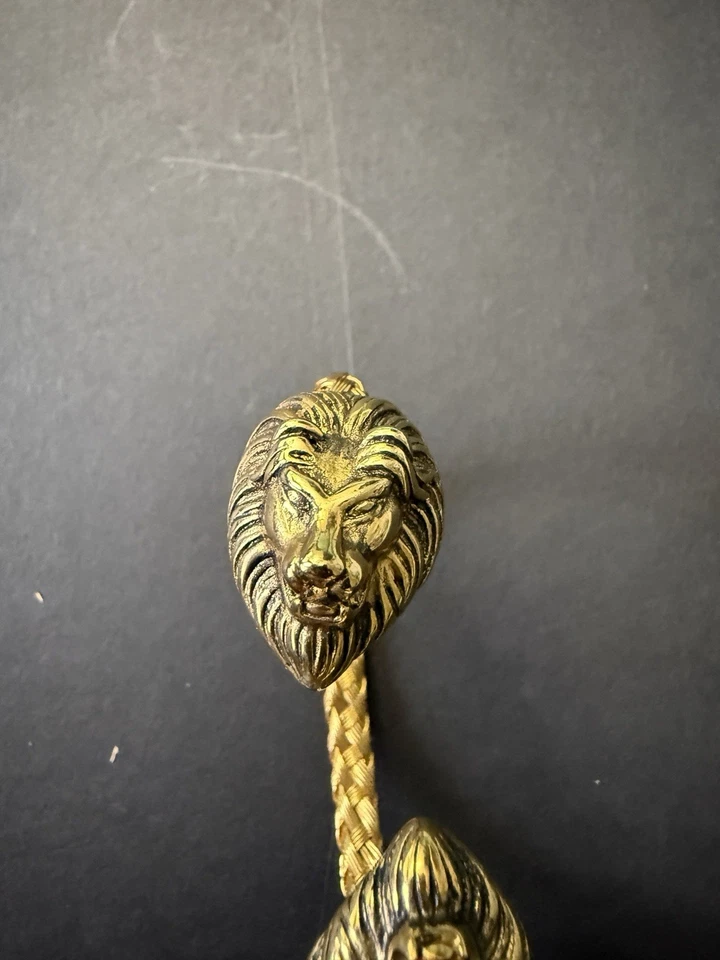 Men's Stainless Steel Gold Double Lion Head Bracelet - Image 3 of 4
