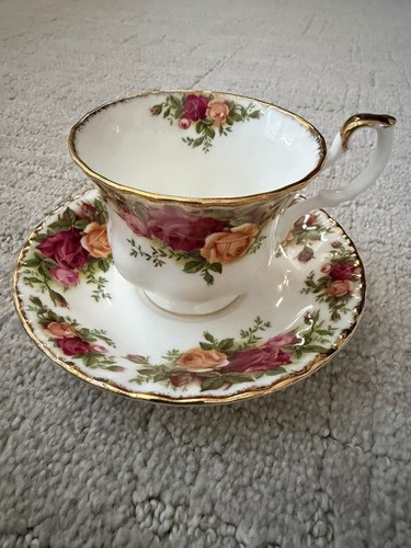 Royal Albert Old Country Roses Teacup Saucer Set 1962 Bone China England