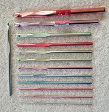 13 Preowned Susan Bates Metal Crochet Hooks B,C,D,E,F,G,H,I,J,K,L,N, and 7