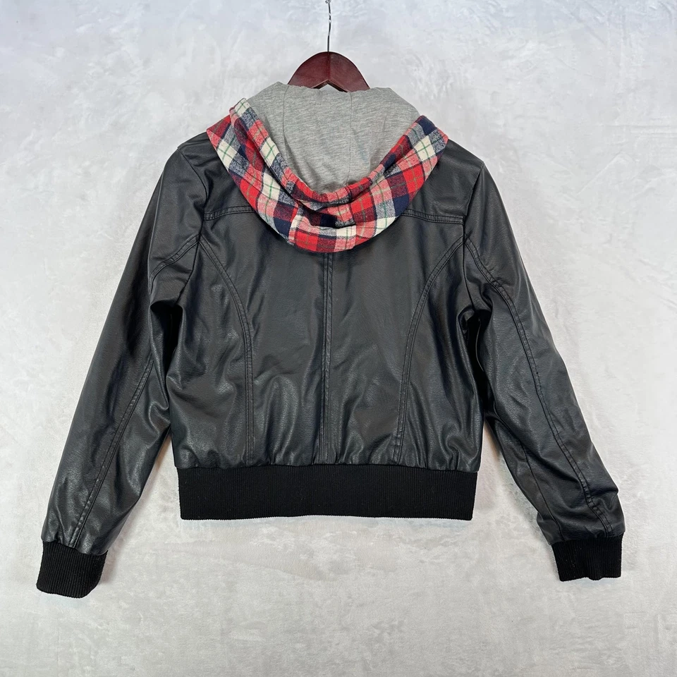 Chaqueta Charlotte Russe para mujer grande negra imitación cuero con capucha forrada a cuadros Y2K Foto 3 de 4