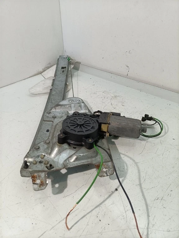 MECCANISMO ALZAVETRO ANT. DX PER SMART ForTwo Cabrio (W450) Q0002702V003000000  - Immagine 3 di 4