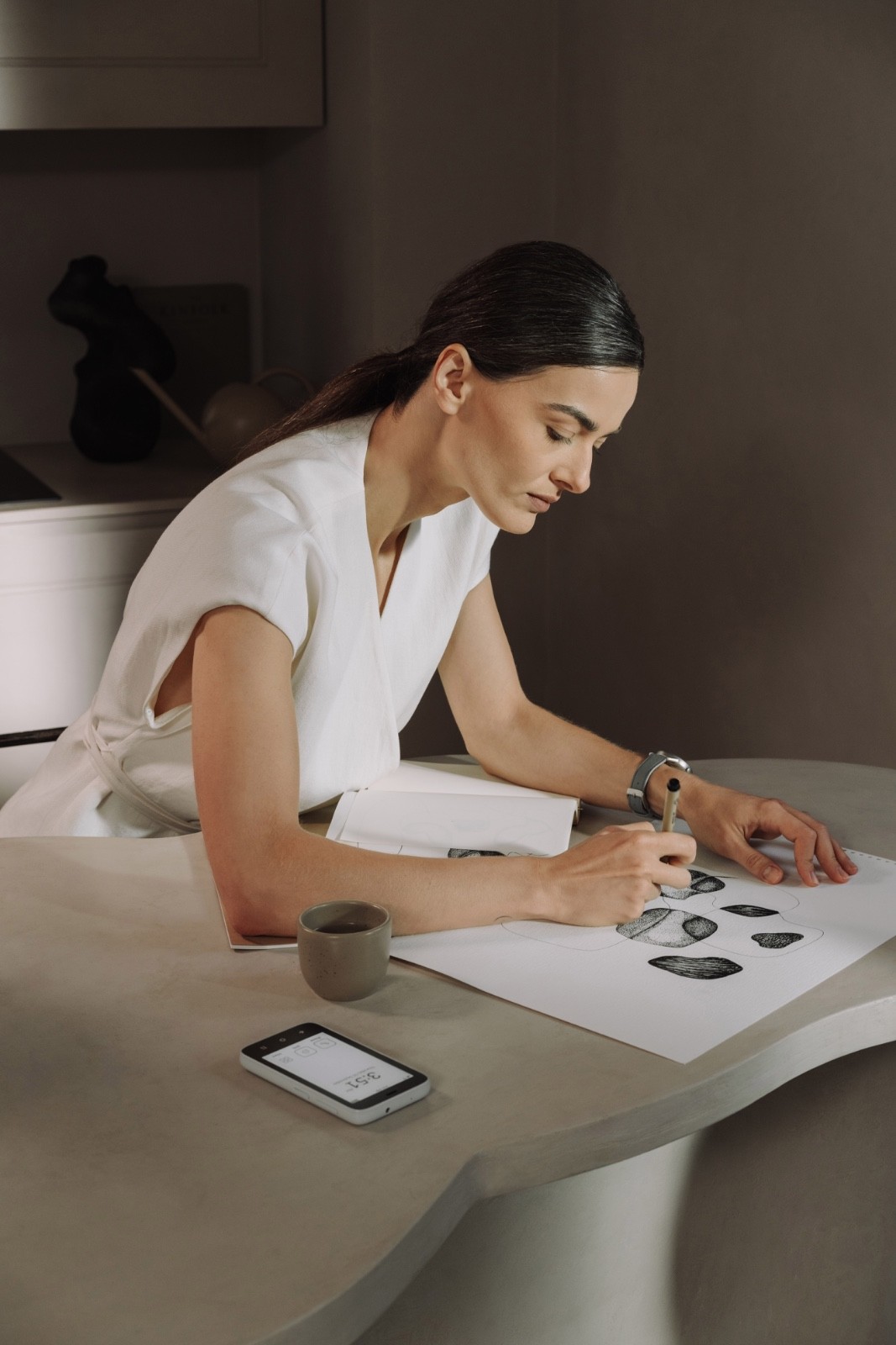 Mudita Kompakt grau Dumbphone E Ink®-Telefon Mehr offline. Mehr Leben.