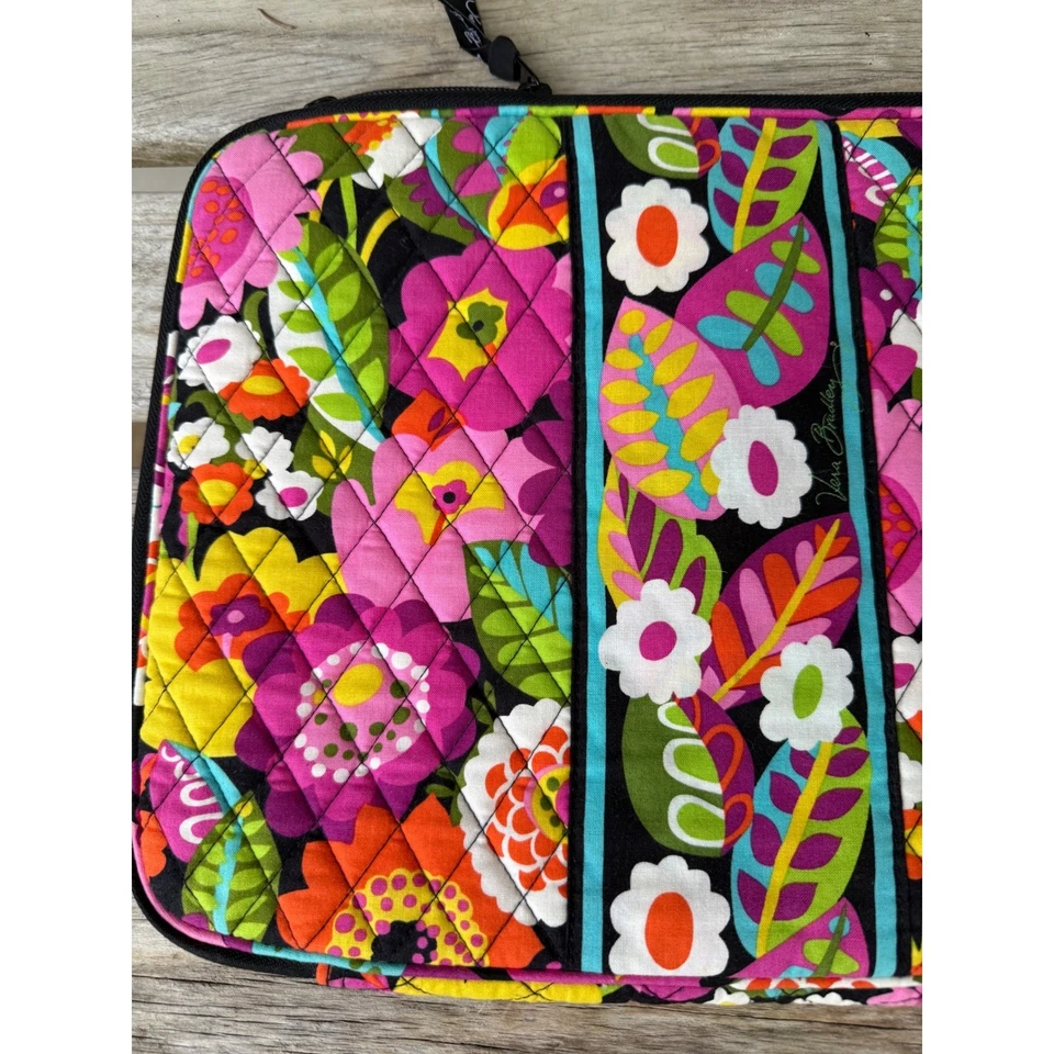 Vera Bradley 绗缝花卉拉链平板电脑/笔记本电脑保护壳 保护袋 Va Va Bloom 11X14 — 第 2/4 张图片