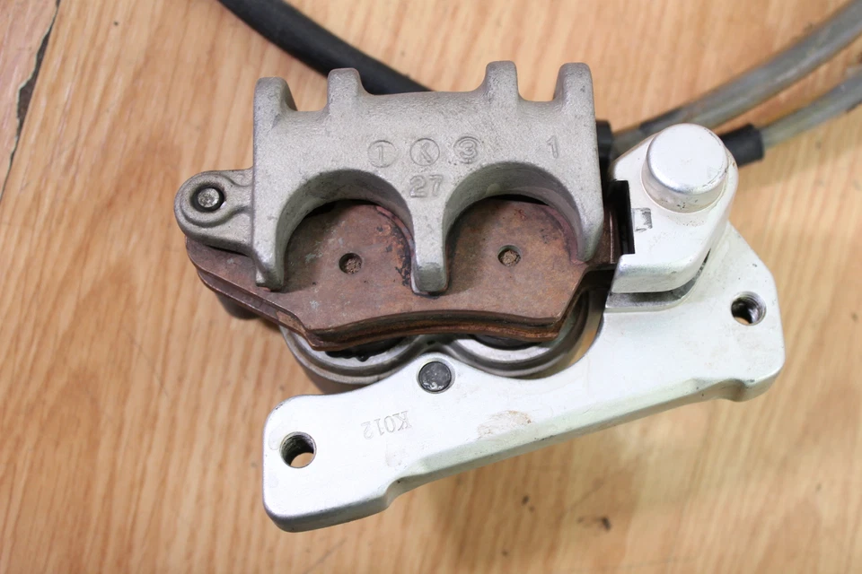 Suzuki RMZ 450 2012 cilindro maestro de freno delantero, pinza y línea Foto 4 de 4