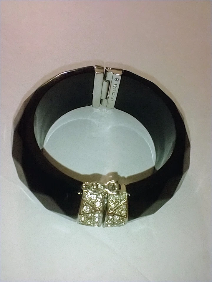 Brazalete Brazalete Ann Taylor Negro Lucite Estrás 7" Apertura Foto 2 de 4