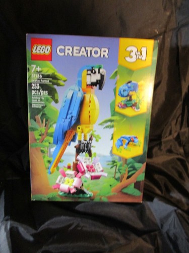LEGO CREATOR: Exotic Blue Parrot (31136) New & Factory sealed - Picture 2 of 3