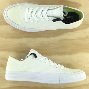 chuck taylor triple white