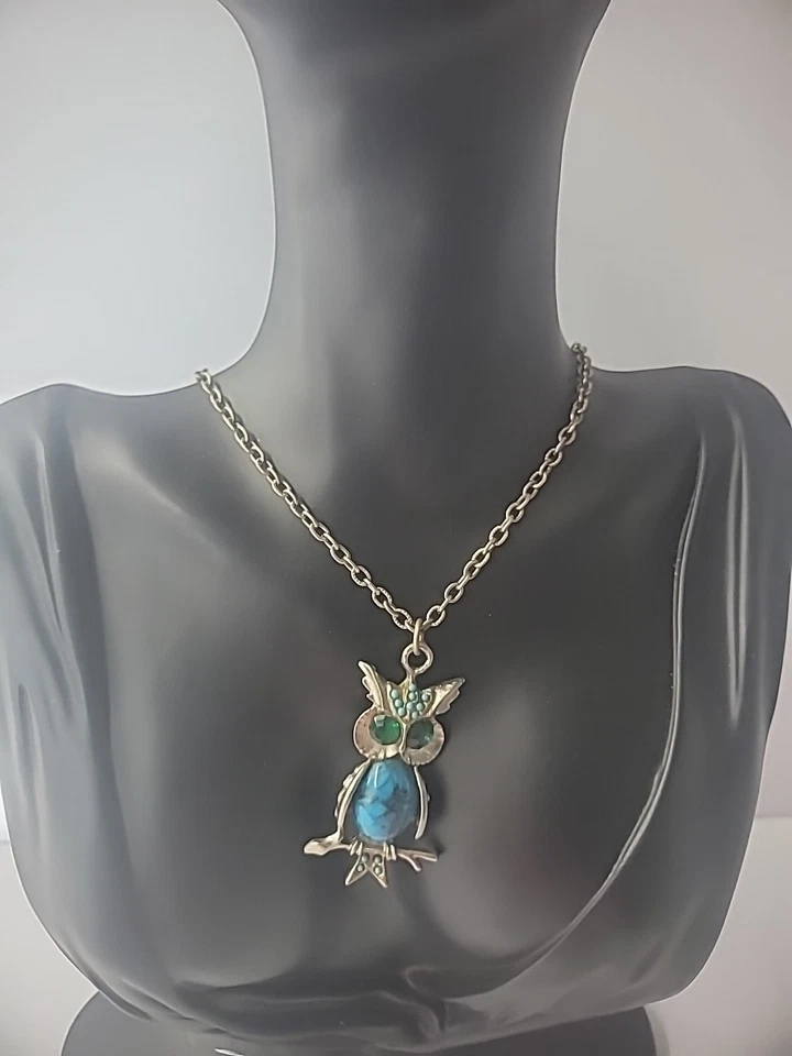 Collar Vintage Tono Plata Cadena Búho Colgante Piedra Azul Cristales Verdes Joyería Foto 4 de 4