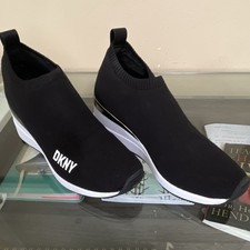 DKNY Women  s Black/White Slip-On Low Top Sneakers Logo Accent Solid