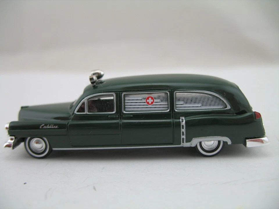 Busch HO Model 43461: 1952 Cadillac Station Wagon Ambulance, Green, MIB - Image 4 of 4