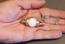* PENDULE  MICRO VIBRATOIRE JADE BLANC 2 PLATEAUX  24 GR ESOTERISME RADIESTHESIE