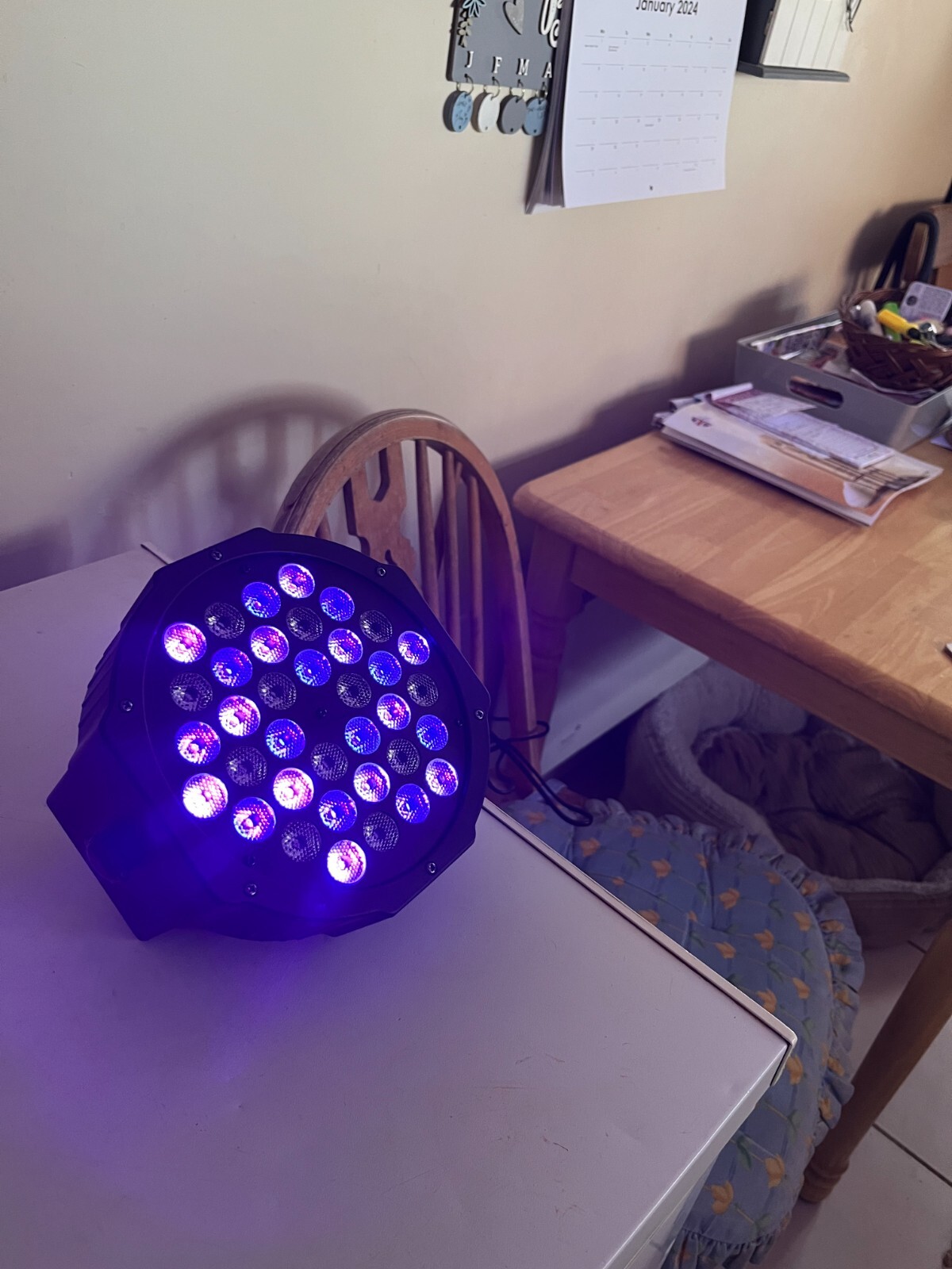 LED FLASHING DISCO LIGHT MAINS POWERED WITH BRACKET PARTIES/DISCO ETC
